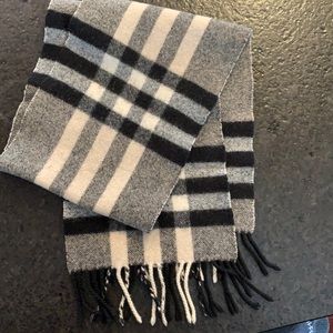 Beautiful Authentic Burberry Kids scarf! wool and cashmere.